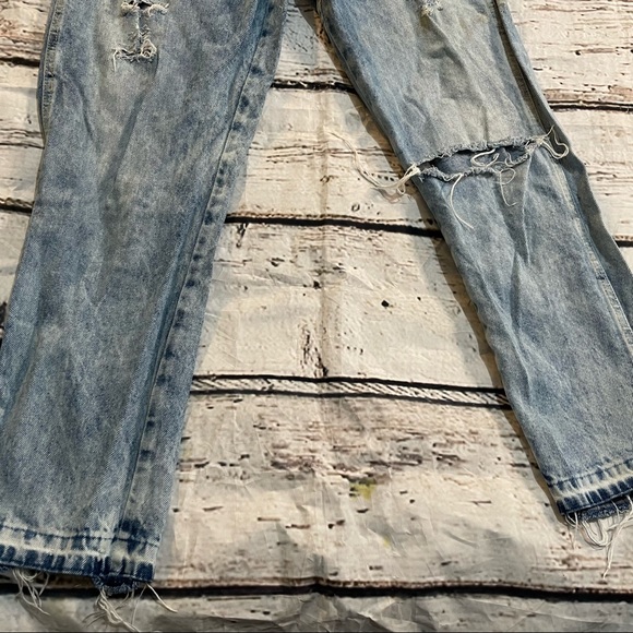 Forever 21 Distressed Boyfriend Jeans, size 27 - Picture 6 of 9